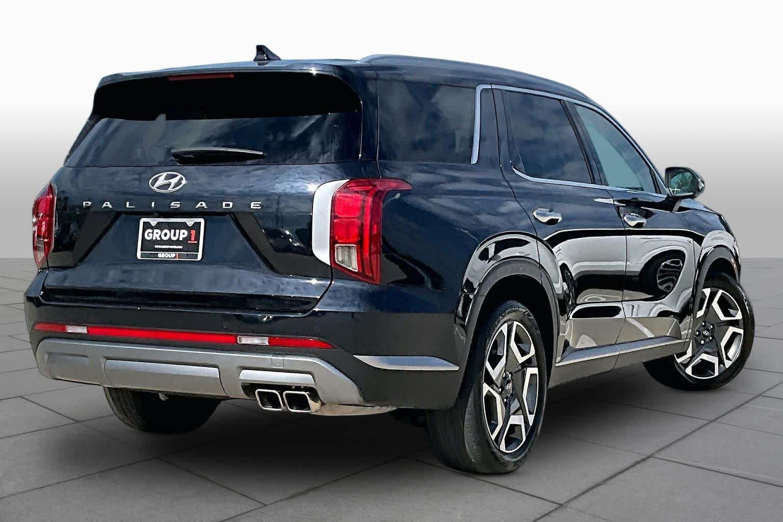 Used 2024 Moonlight Cloud Hyundai SEL 8P image 13