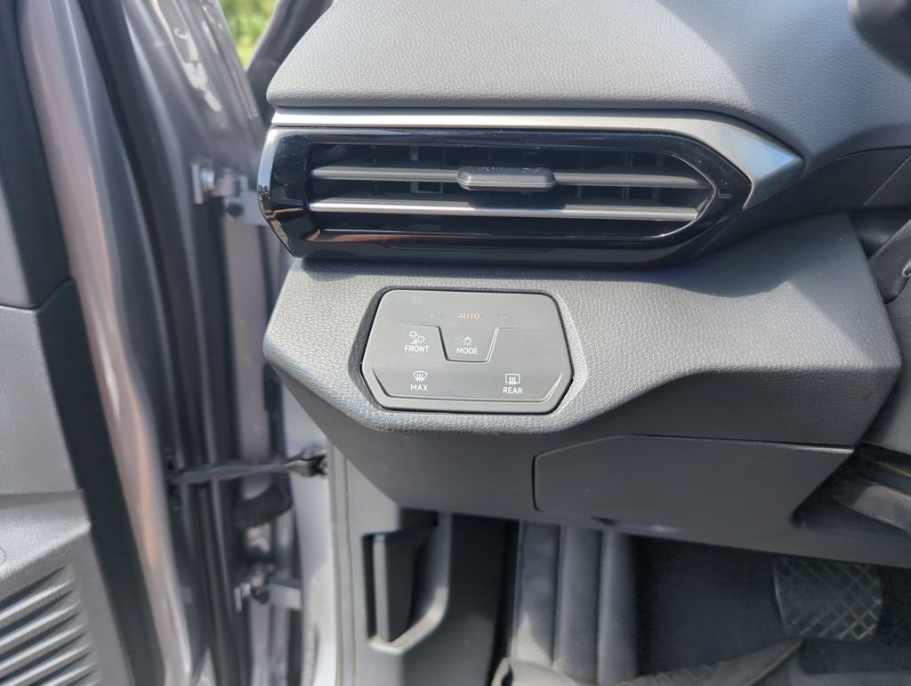 Used 2023 Silver Volkswagen Pro S image 20