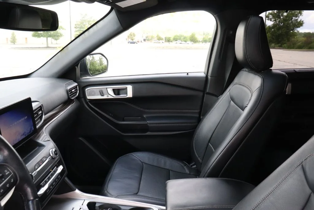 Used 2020 Blue Ford Limited image 15