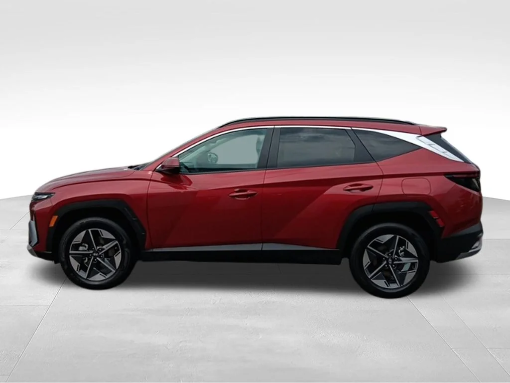 Used 2025 Ultimate Red Hyundai SEL Convenience image 4