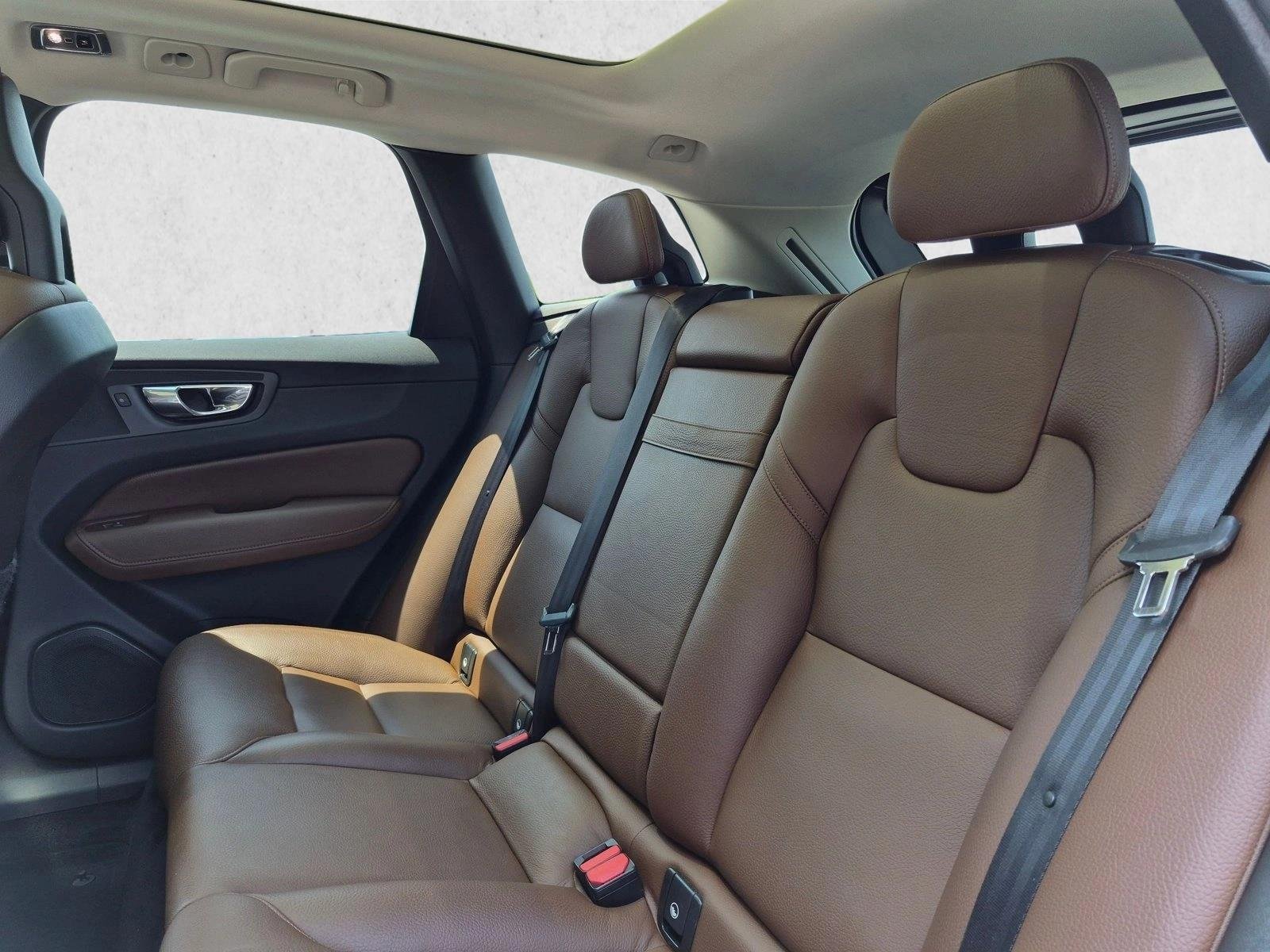 Used 2018 Crystal White Metallic Volvo Inscription image 20