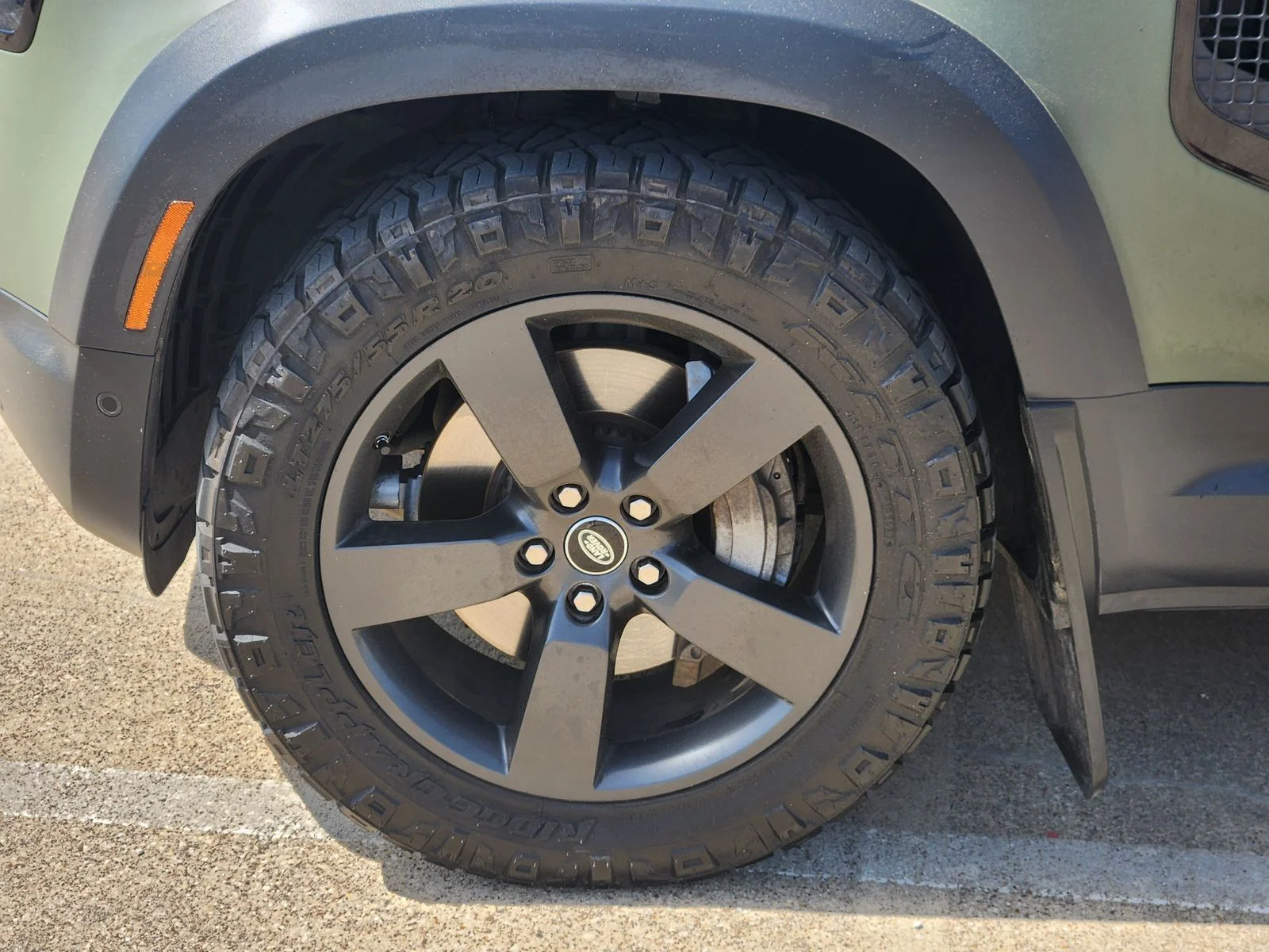 Used 2020 Green Land Rover HSE image 9