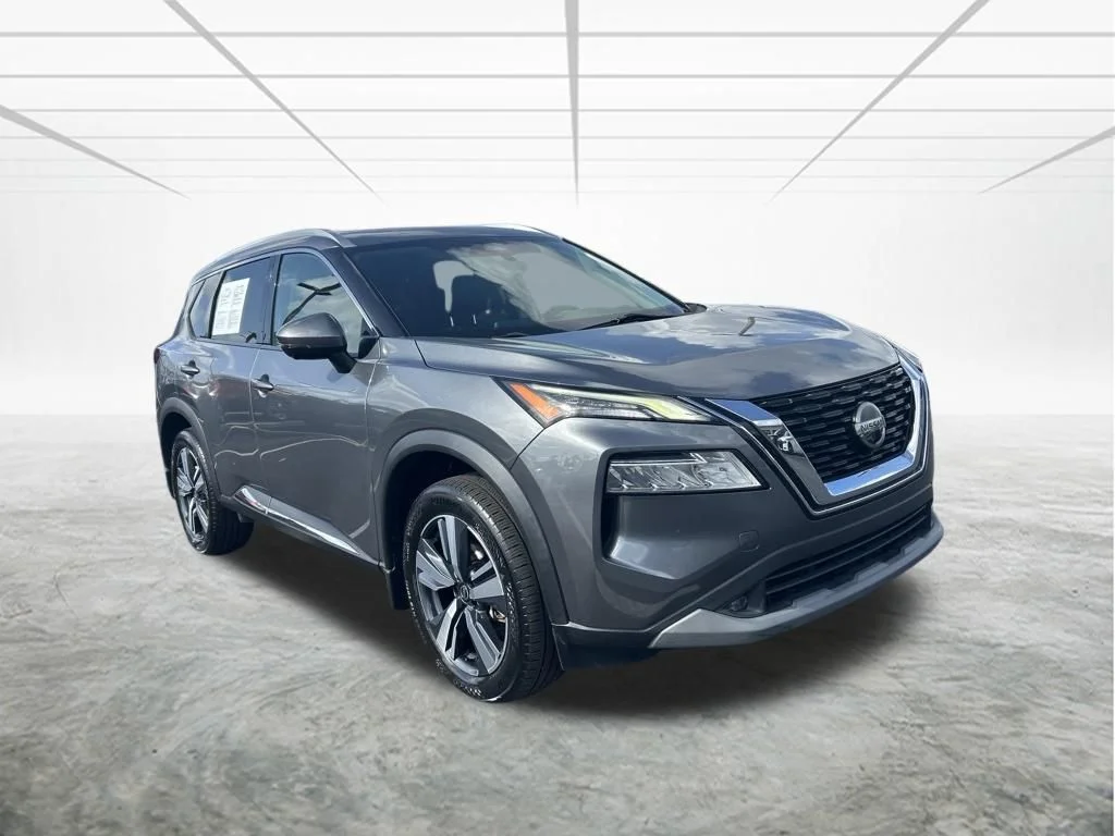 Used 2021 Gray Nissan SL image 2