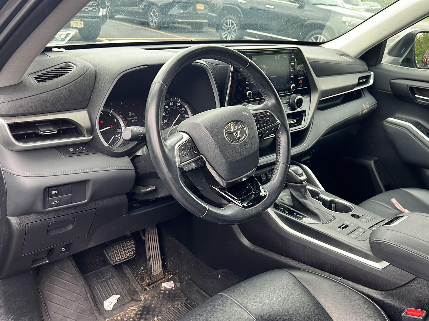Used 2021 Magnetic Gray Metallic Toyota XLE image 4