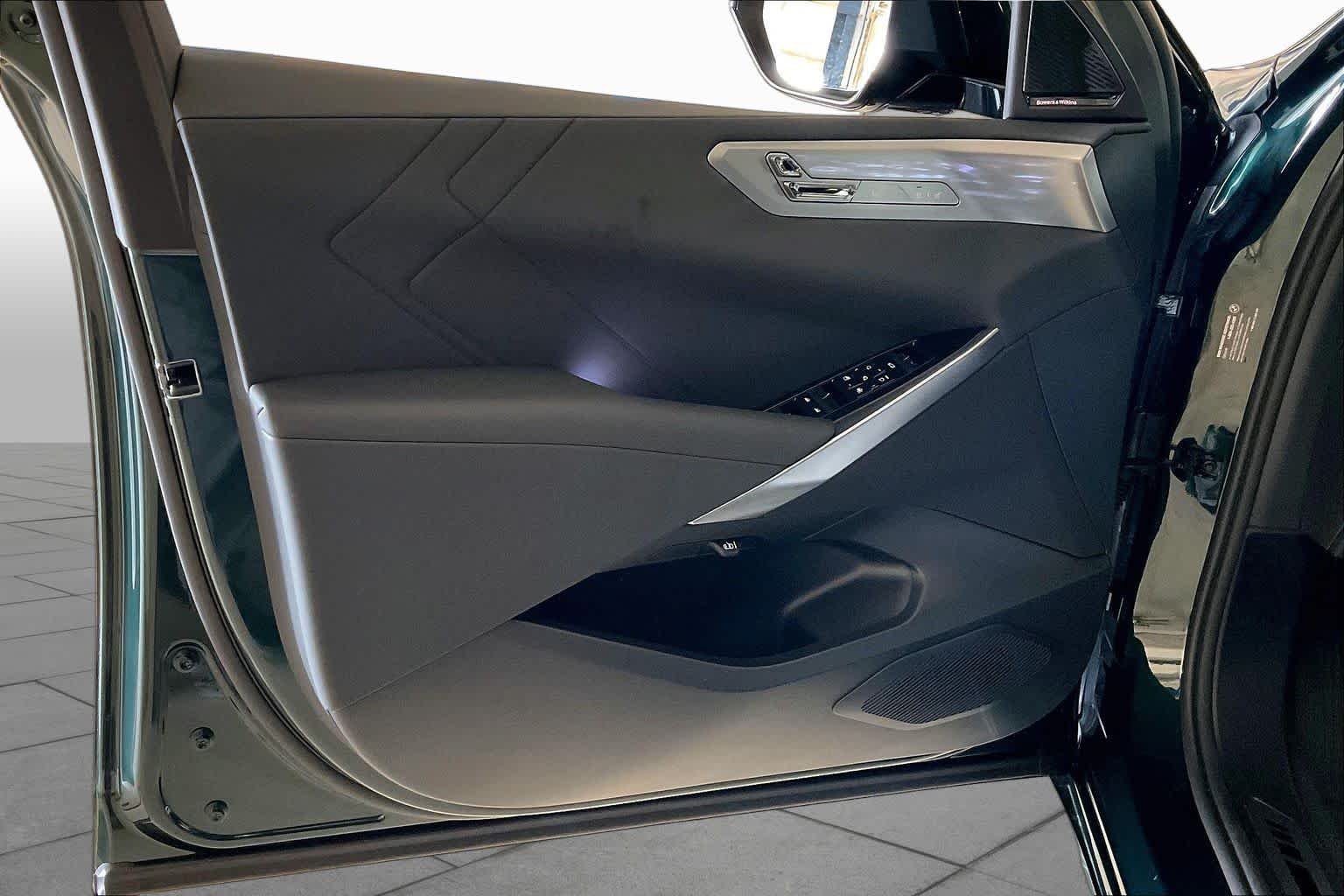 New 2027 Vancouver Green Metallic BMW 40 xDrive image 10