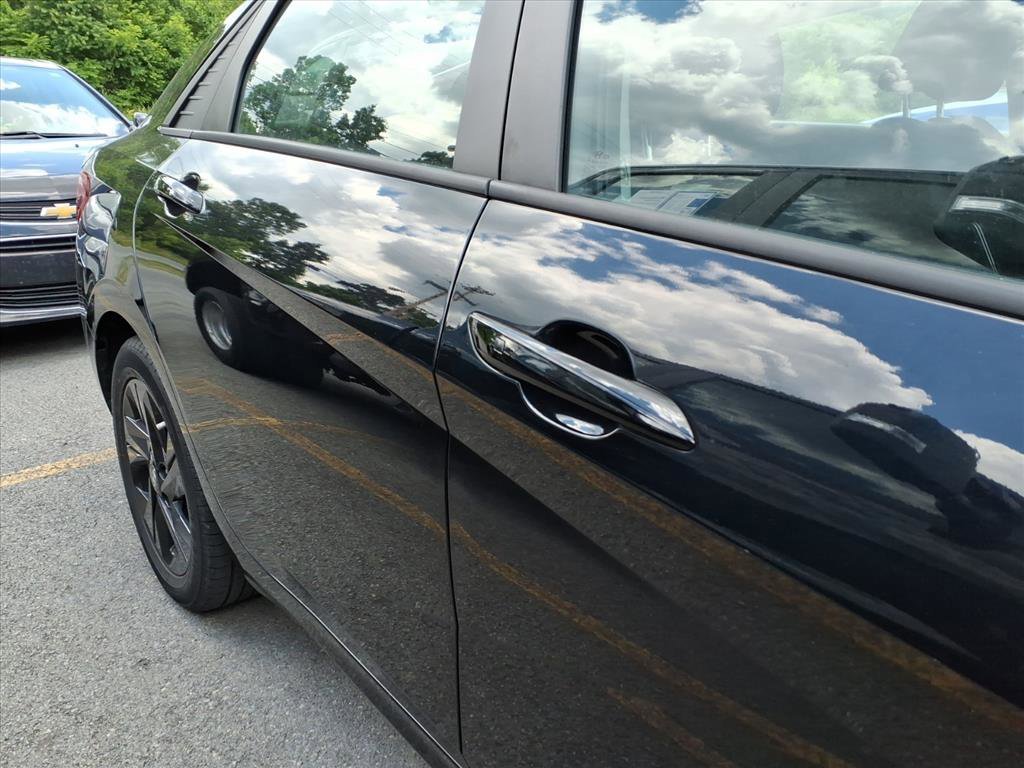 Used 2022 Phantom Black Hyundai SEL image 6