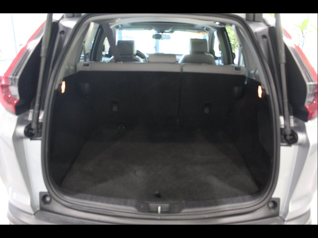 Used 2020 Lunar Silver Metallic Honda Touring image 18