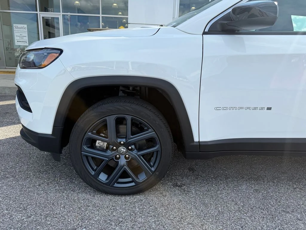 New 2026 Bright White Clearcoat Jeep  image 23