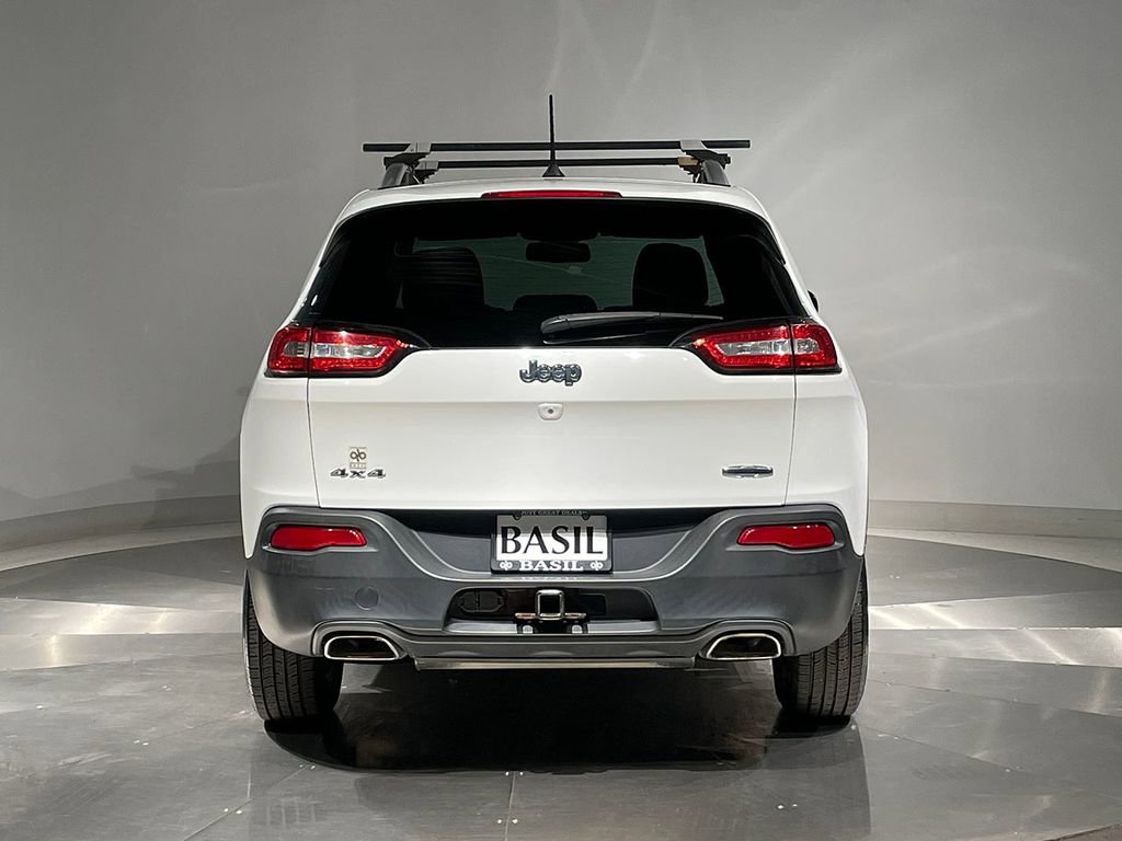Used 2017 Bright White Clearcoat Jeep Latitude image 12