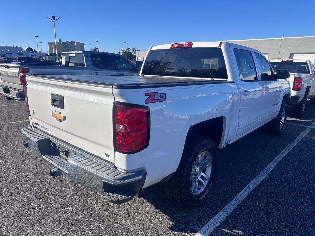 Used 2018 SUMMIT WHITE Chevrolet LT image 4