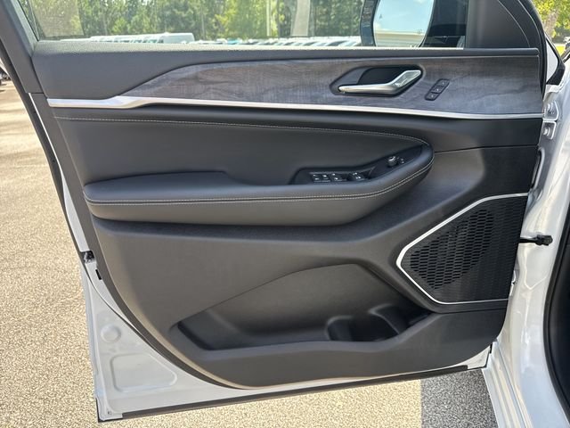 New 2026 White Jeep Limited Reserve image 13