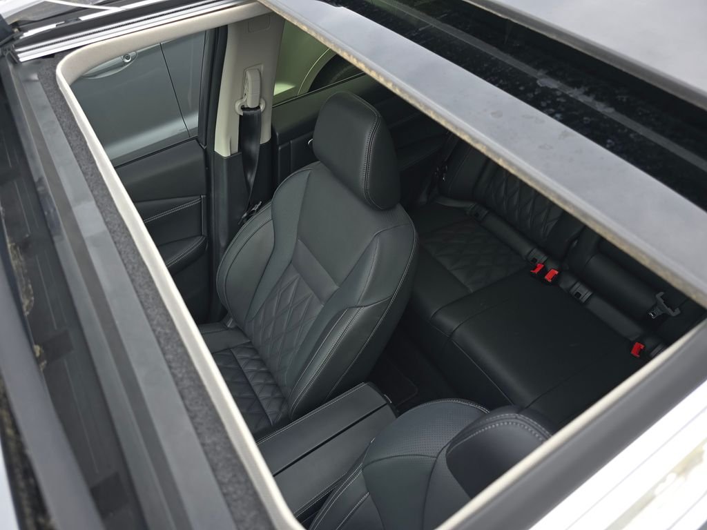 Used 2025 Gray Nissan Platinum image 22