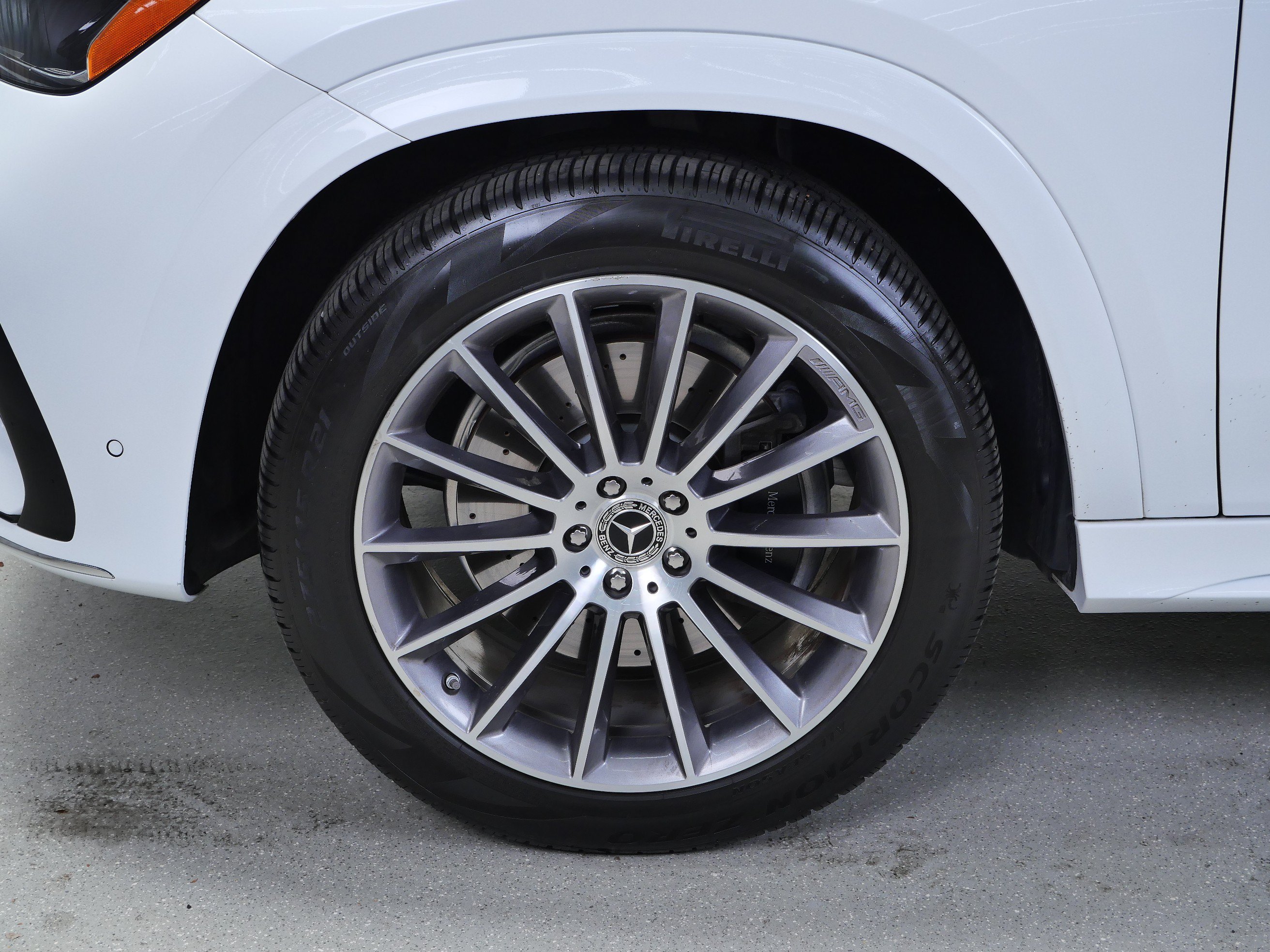 Certified Used 2025 MANUFAKTUR Moonlight White Metallic Mercedes-Benz GLE 350 image 17