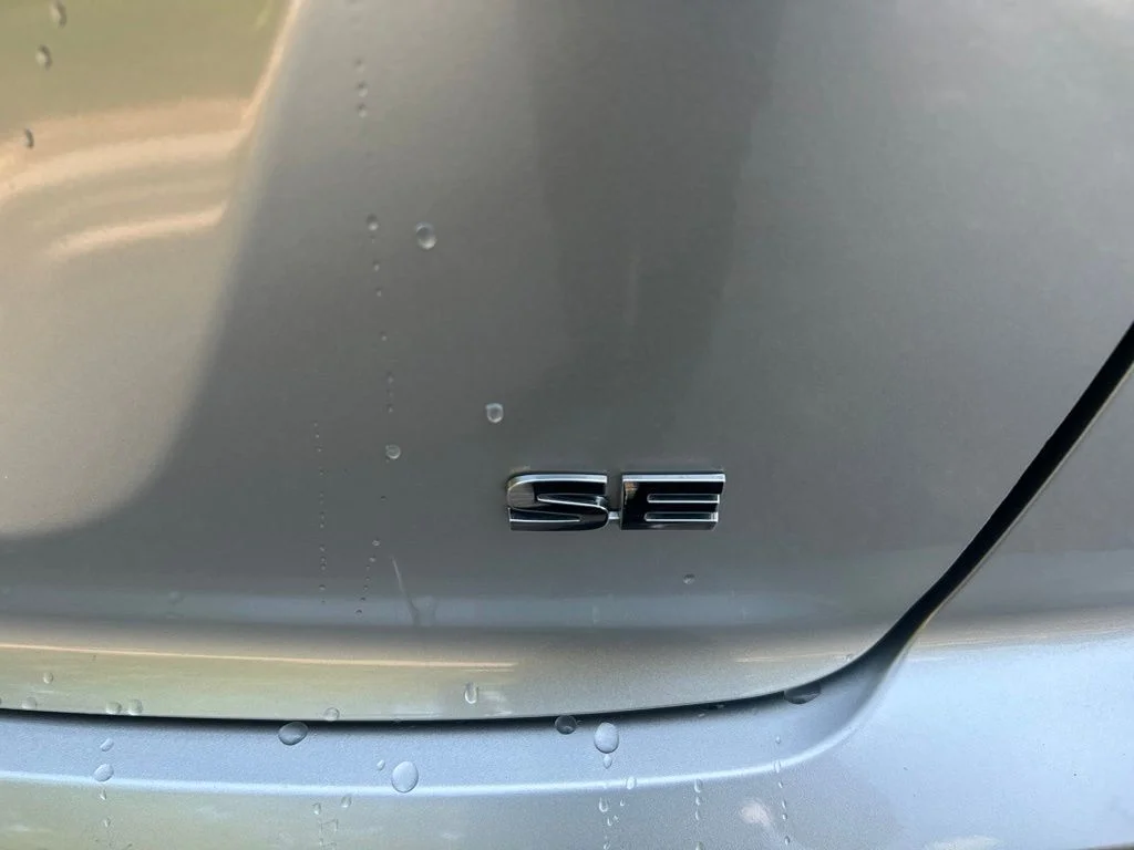 Used 2024 Silver Mitsubishi  image 9