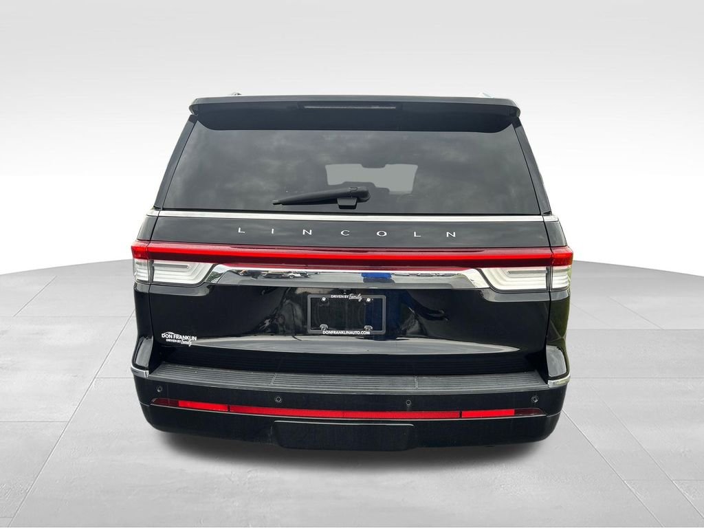 Used 2022 Black Lincoln Reserve image 4