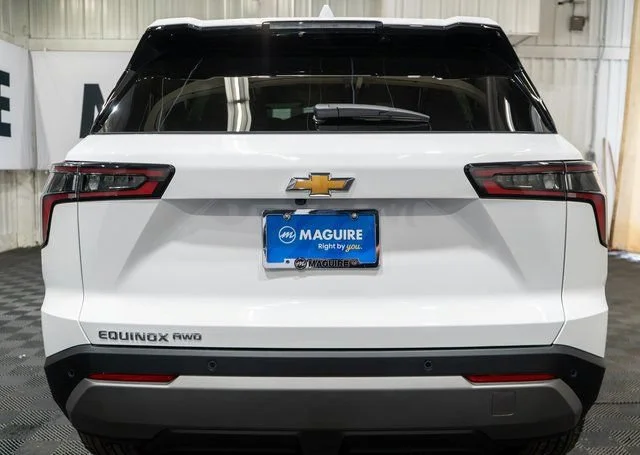 New 2027 Summit White Chevrolet LT image 6