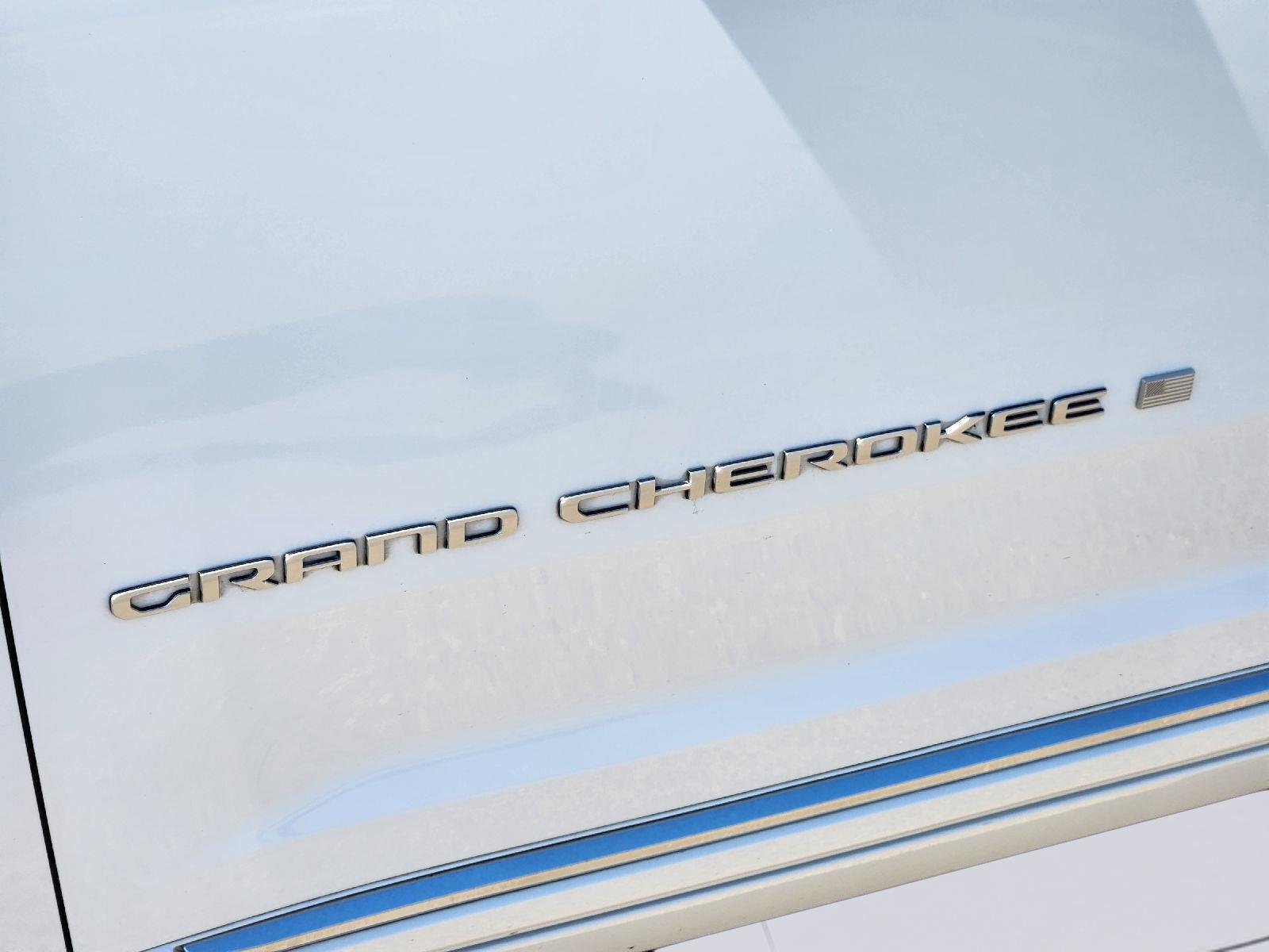 Used 2025 Bright White Clearcoat Jeep Summit Reserve image 11