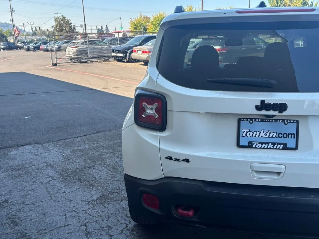 Used 2023 Alpine White Clearcoat Jeep Trailhawk image 8