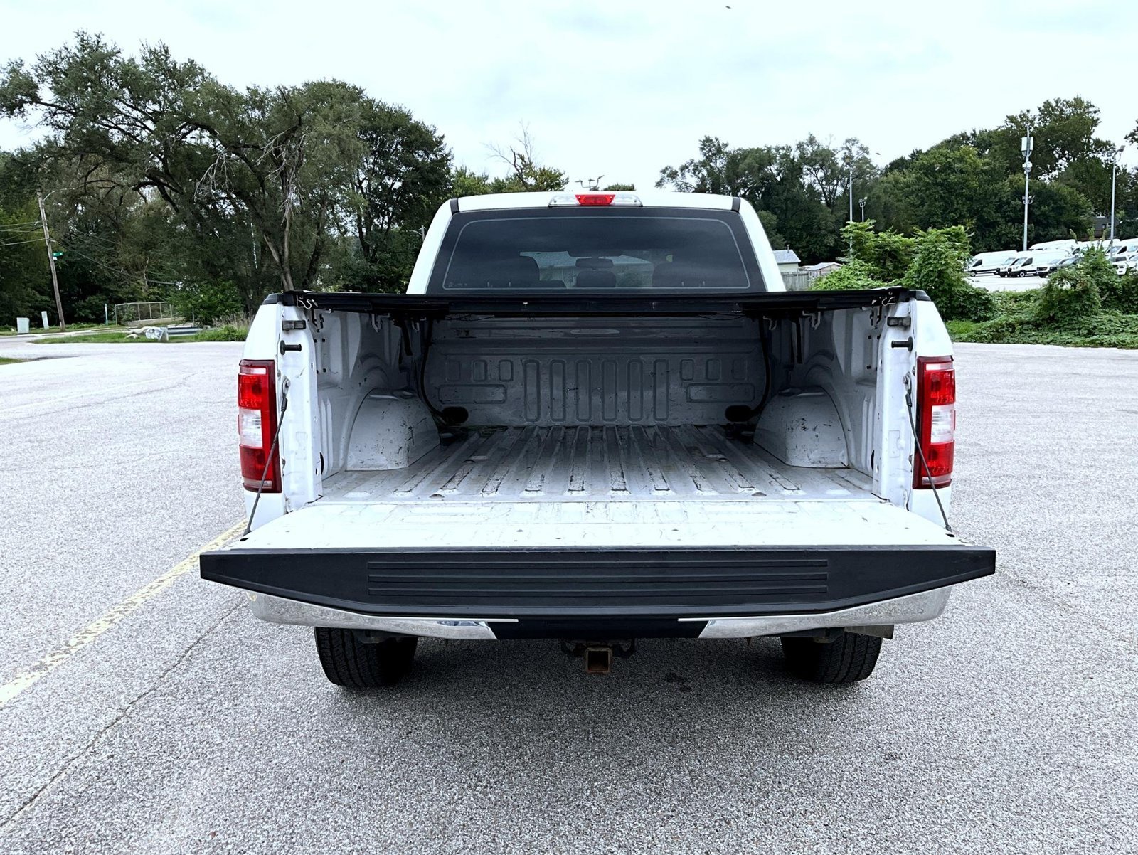 Used 2018 White Ford XL image 9