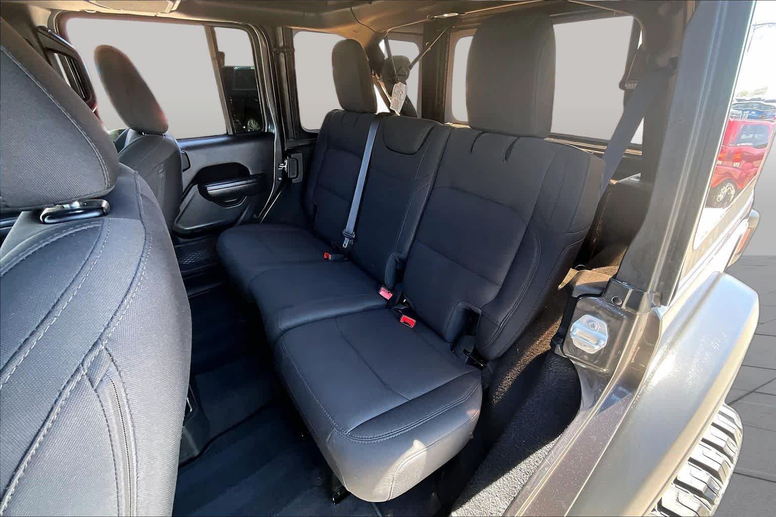 Used 2022 Granite Crystal Clearcoat Metallic Jeep Unlimited Sport S image 19