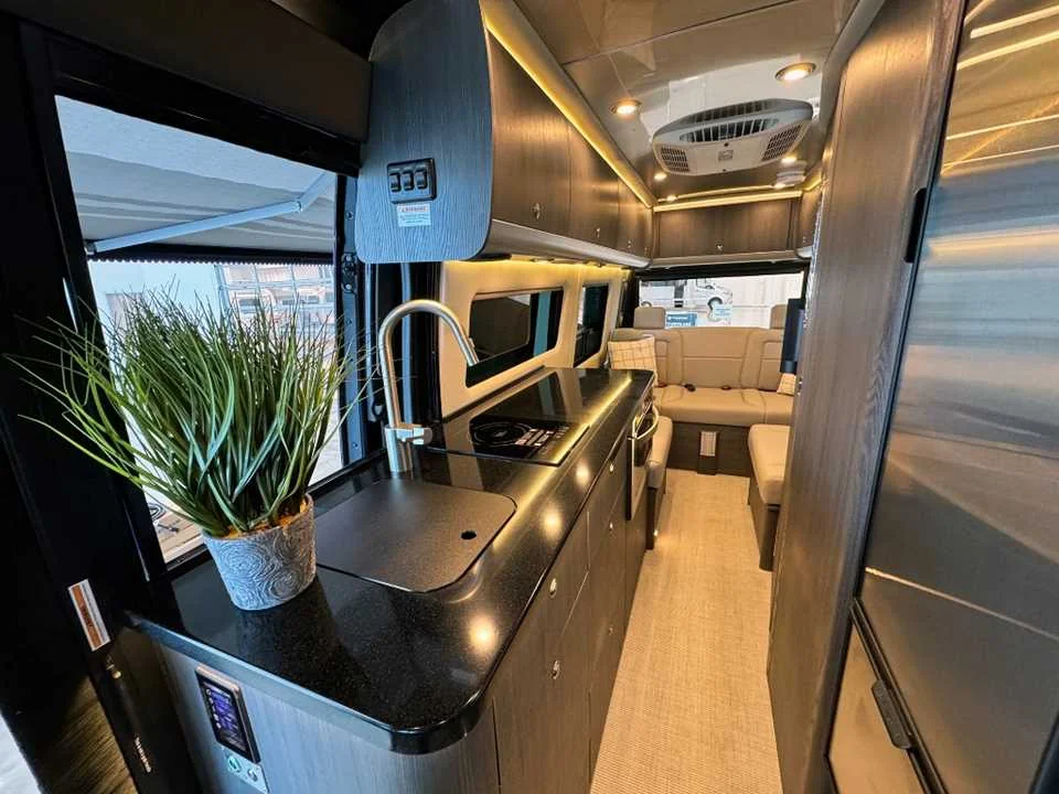 New 2025 Tenorite Gray Metallic AIRSTREAM  image 14