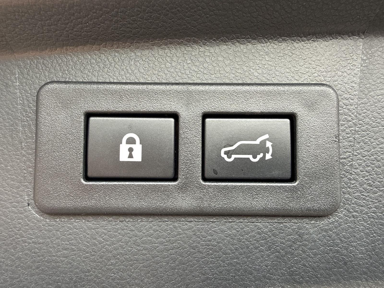 Used 2022 Ice Silver Metallic Subaru Limited XT image 20