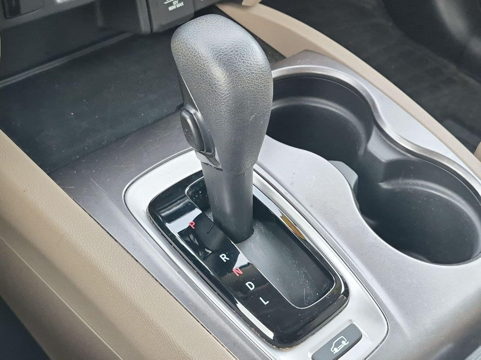 Used 2019 White Diamond Pearl Honda EX-L image 9