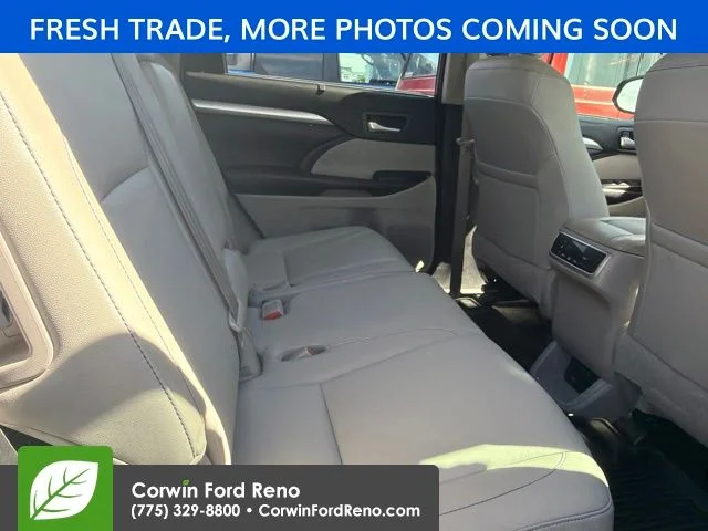 Used 2017 Jade Metallic Toyota XLE image 13