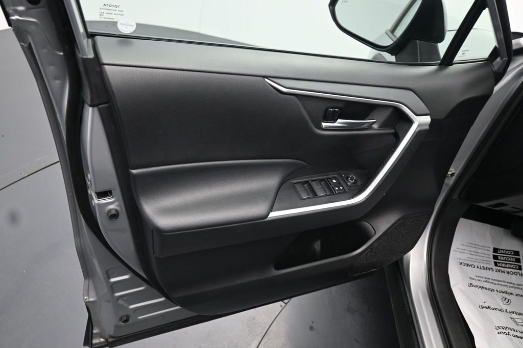 Used 2021 Silver Toyota XLE image 18