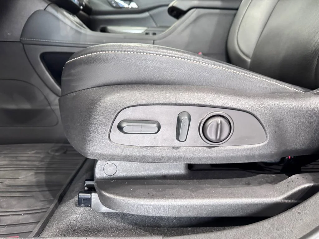 2023 GMC Acadia SLT - Photo 27