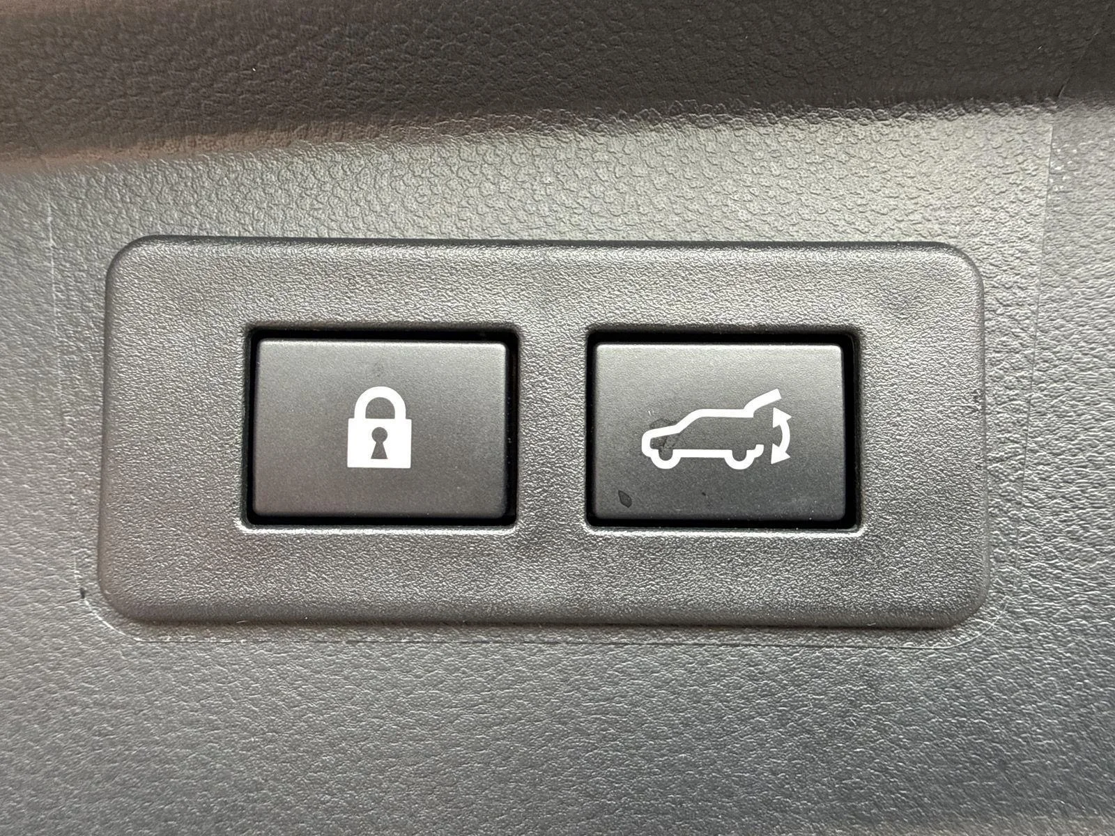 Used 2022 Ice Silver Metallic Subaru Limited XT image 20
