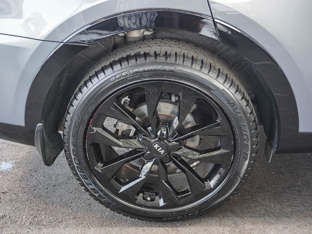 Used 2021 Silver Kia SX image 9