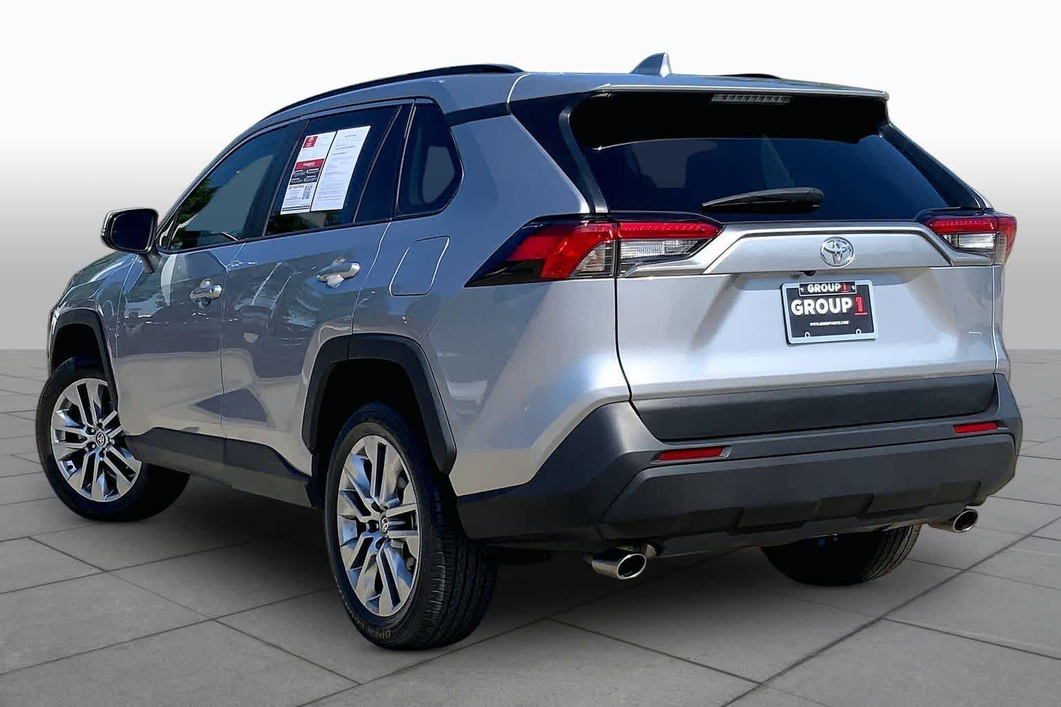 Used 2024 Silver Sky Metallic Toyota XLE Premium image 11
