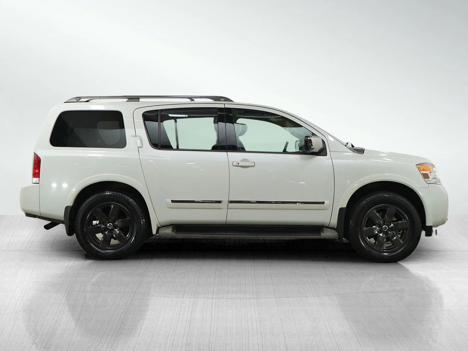 Used 2014 Pearl White Nissan Platinum image 7