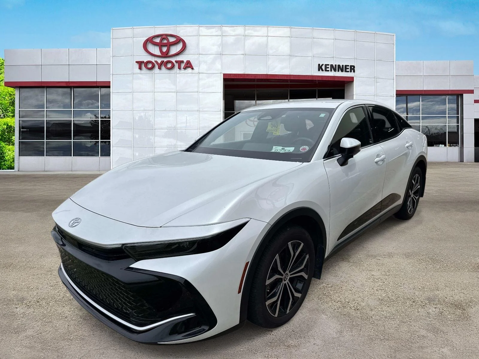 Used 2023 Oxygen White Toyota XLE image 3