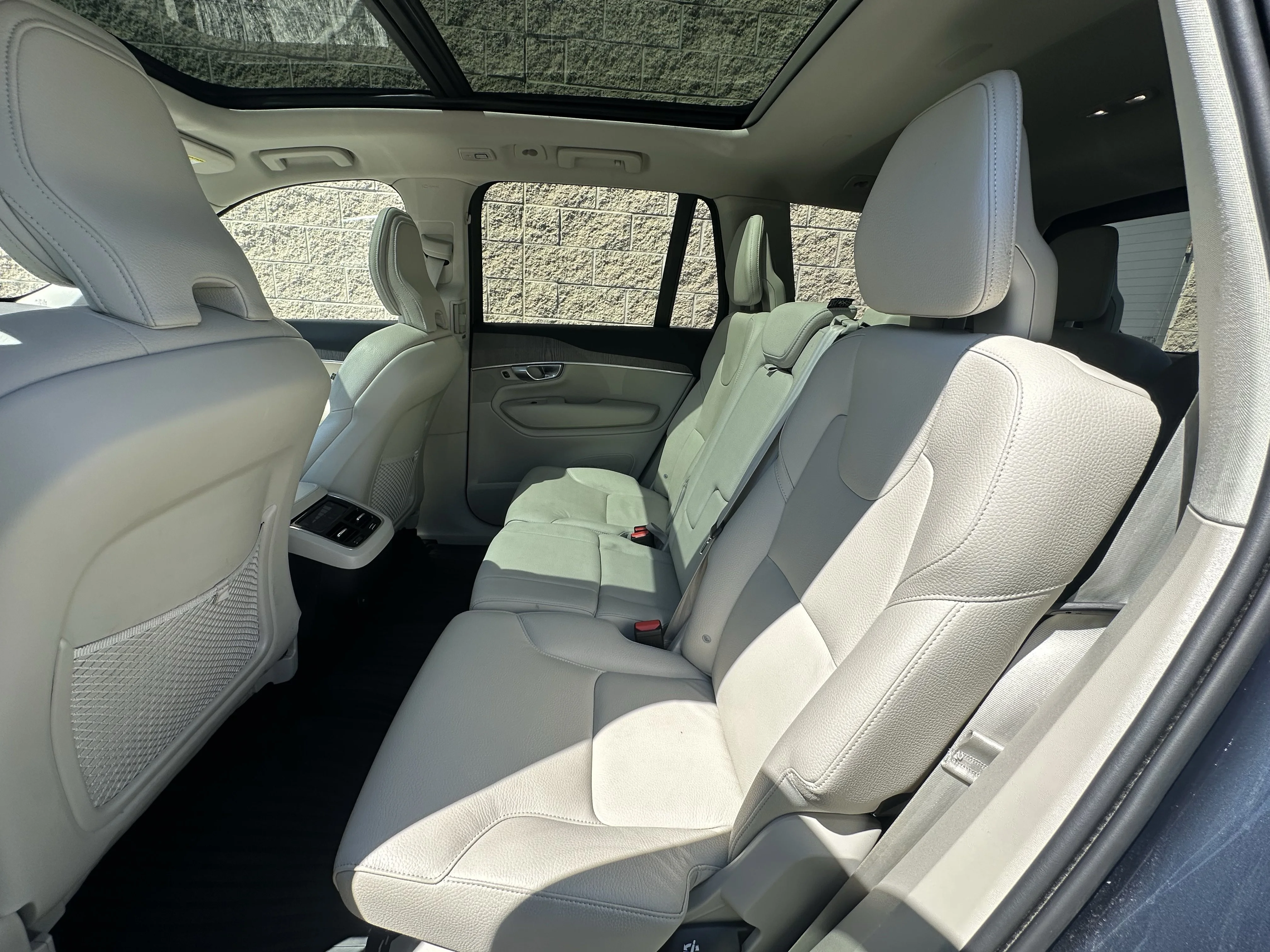 Certified Used 2024  Volvo Plus Bright Theme image 16