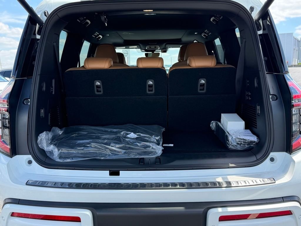 New 2026 Everest White TriCoat Nissan Platinum Reserve image 38