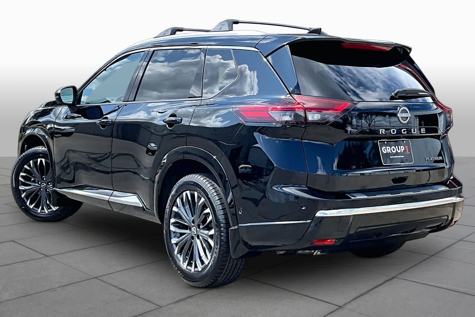 Used 2025 Super Black Nissan Platinum image 12
