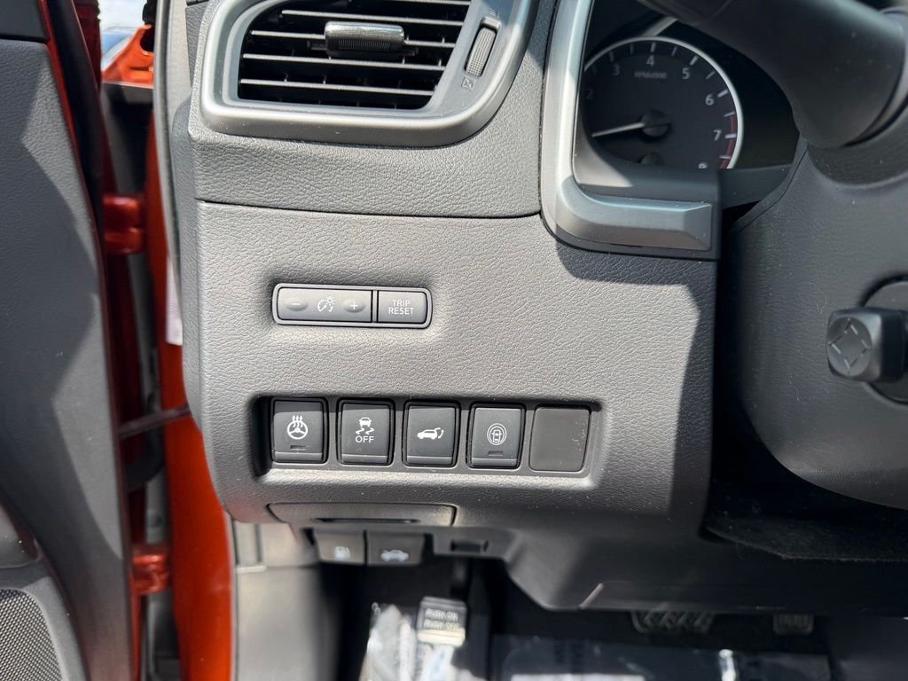 Used 2020 Orange Nissan Platinum image 19