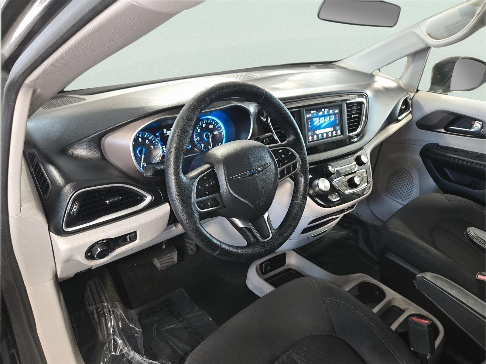 Used 2019 GRAY CHRYSLER L image 30