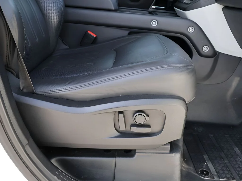 Used 2020 Fuji White Land Rover HSE image 10