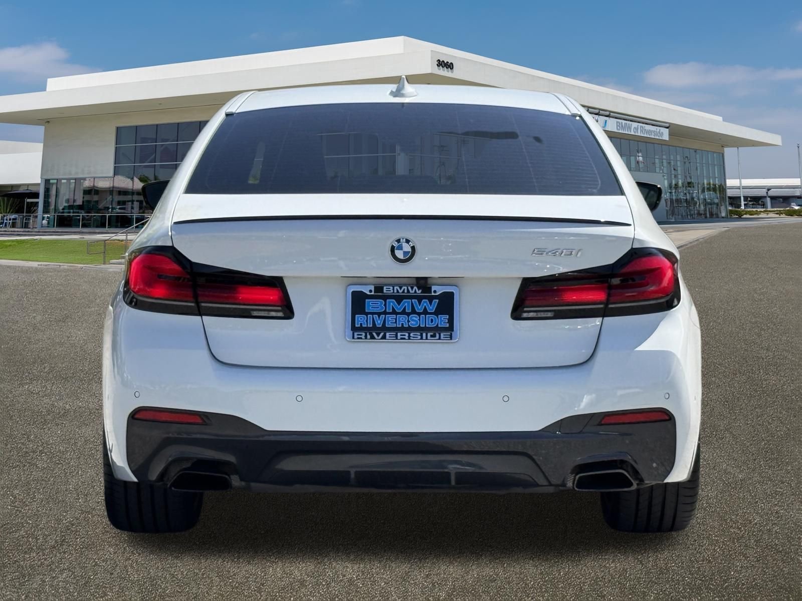 Used 2023 Alpine White BMW 540i image 9