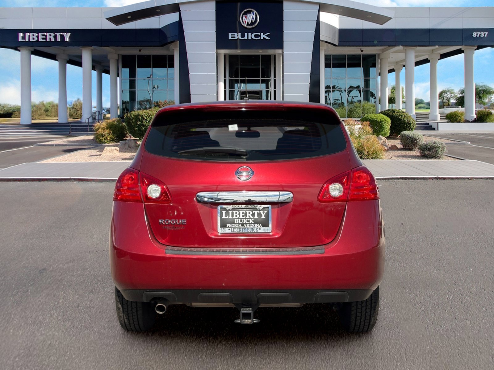 Used 2013 Red Nissan S image 9