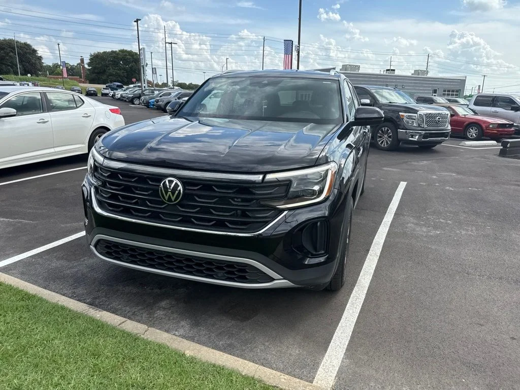 Certified Used 2024  Volkswagen 2.0T SE image 4