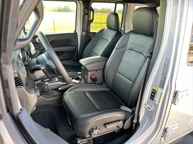 New 2023 Silver Zynith Clear-Coat Exterior Paint Jeep Sahara 4xe image 11