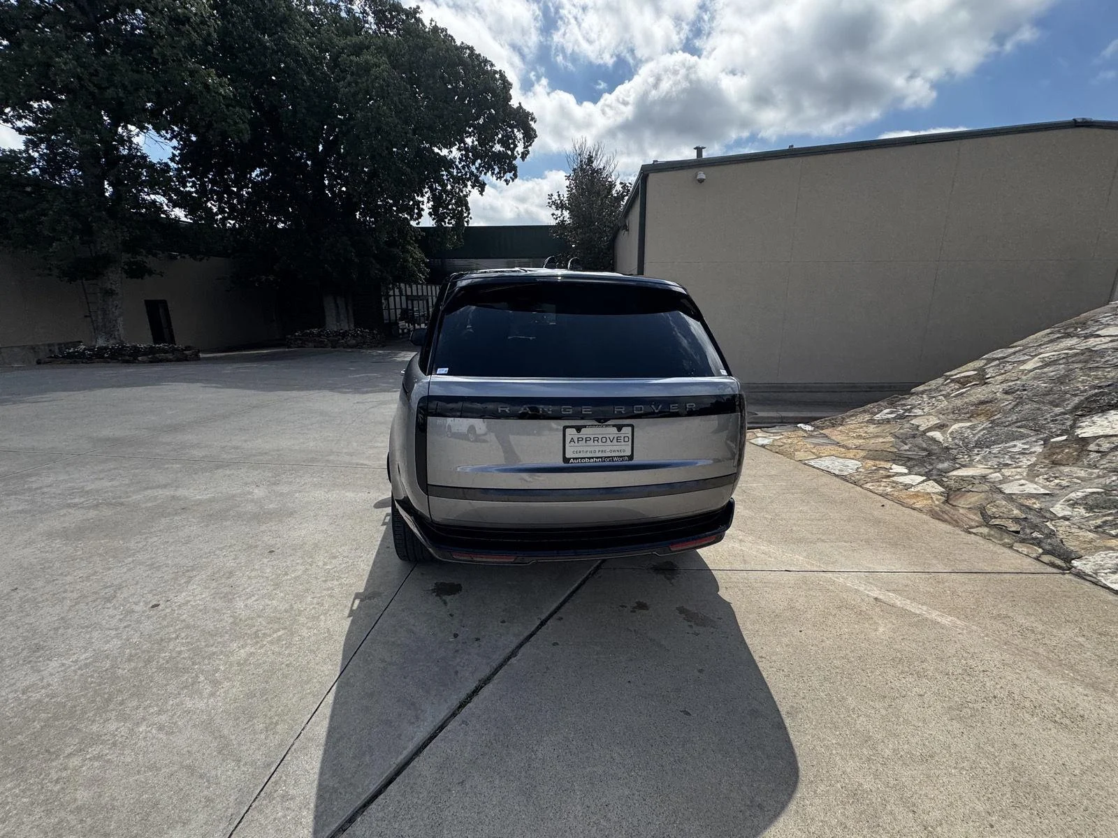 Used 2025 WHITE Land Rover SE image 4