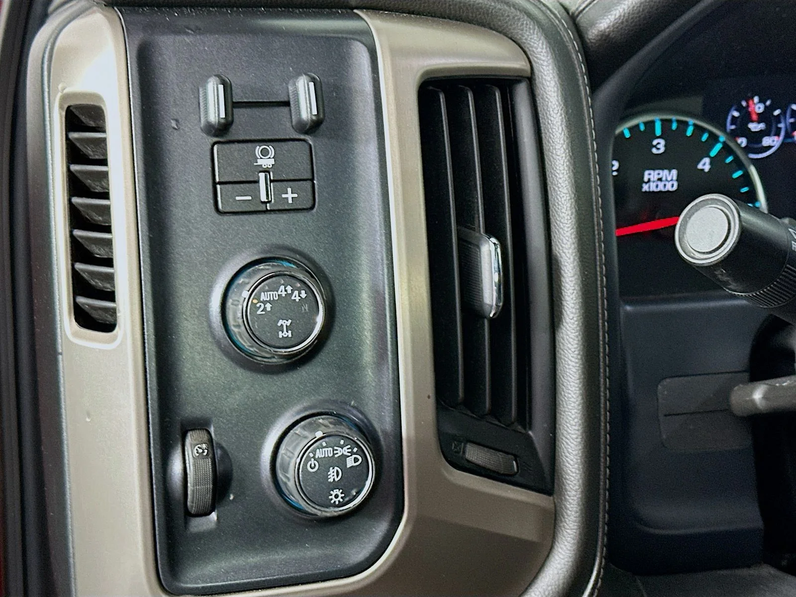 Used 2018 Red Quartz Tintcoat GMC Denali image 11