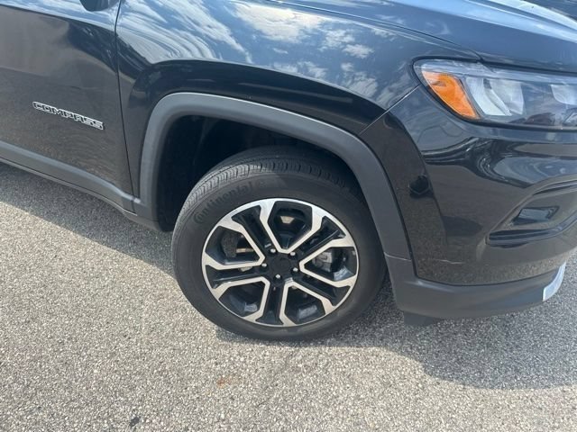 Used 2022 Diamond Black Crystal Pearlcoat Jeep Limited image 4