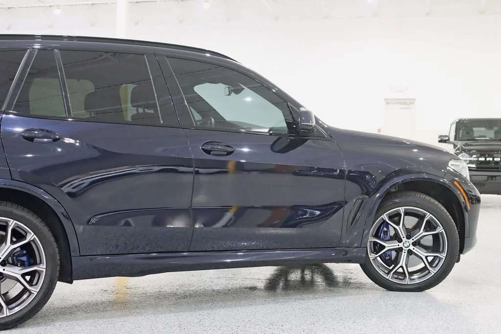 Used 2021 Black BMW M50i image 12