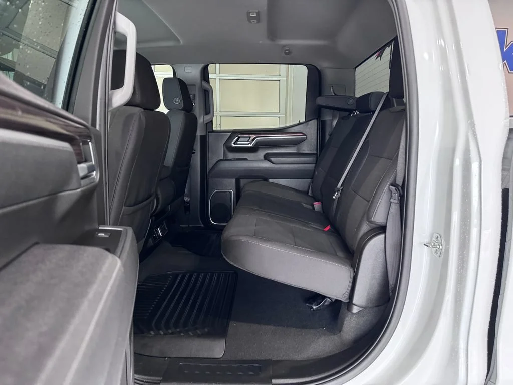 Certified Used 2025 Summit White Chevrolet LT (2FL) image 13